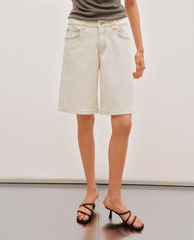  URBAN REVIVO - Quần short jeans nữ ngang gối lưng cao 