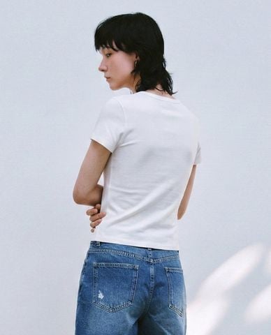  URBAN REVIVO - Áo croptop nữ cổ tròn tay ngắn in họa tiết 