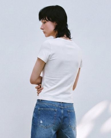  URBAN REVIVO - Áo croptop nữ cổ tròn tay ngắn in họa tiết 