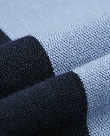  URBAN REVIVO - Áo thun nữ tay dài kẻ sọc thêu họa tiết 