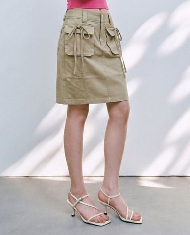  URBAN REVIVO - Chân váy chữ A mini phối túi hộp 