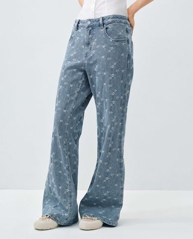  URBAN REVIVO - Quần jeans nữ ống loe thêu họa tiết 