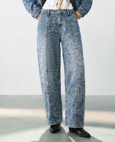  URBAN REVIVO - Quần jeans nữ ống rộng họa tiết paisley 