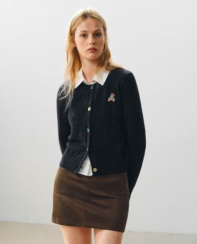  URBAN REVIVO - Áo khoác cardigan nữ thêu họa tiết nút hoa 