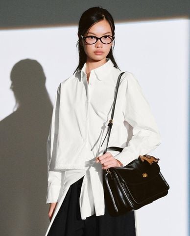  URBAN REVIVO - Áo sơ mi nữ cổ bẻ tay dài phối viền ren 