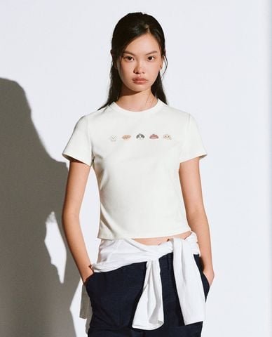  URBAN REVIVO - Áo croptop nữ cổ tròn tay ngắn in họa tiết 