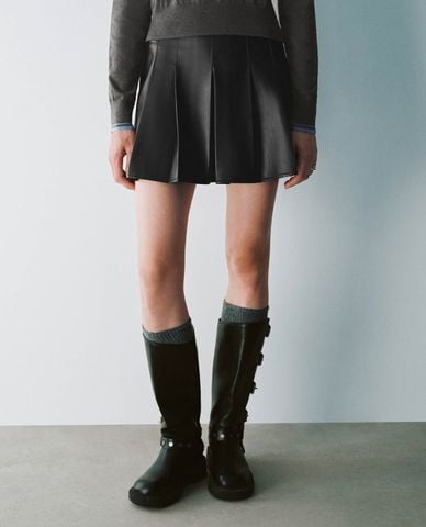  URBAN REVIVO - Chân váy chữ A mini xếp li 