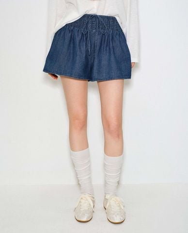  URBAN REVIVO - Quần short jeans nữ ống rộng cạp nhún 