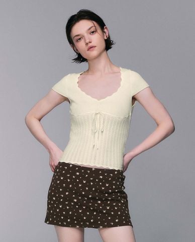  URBAN REVIVO - Áo dệt kim nữ cổ chữ V tay ngắn phối dây 