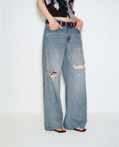  URBAN REVIVO - Quần jeans nữ ống rộng rách gối kèm thắt lưng 