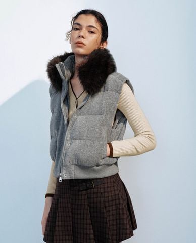  URBAN REVIVO - Áo khoác gilet nữ cổ lông phom croptop 