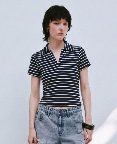  URBAN REVIVO - Áo polo nữ tay ngắn kẻ sọc phom ôm 