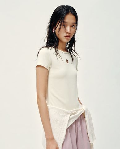  URBAN REVIVO - Áo croptop nữ cổ tròn tay ngắn phom ôm 