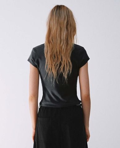  URBAN REVIVO - Áo croptop nữ cổ vuông tay ngắn 