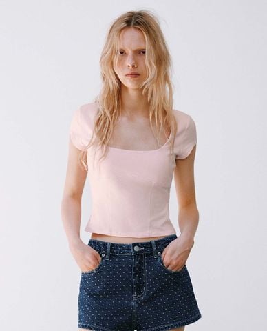  URBAN REVIVO - Áo croptop nữ cổ vuông tay ngắn 