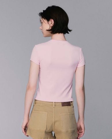  URBAN REVIVO - Áo thun nữ cổ tròn tay ngắn thêu họa tiết 