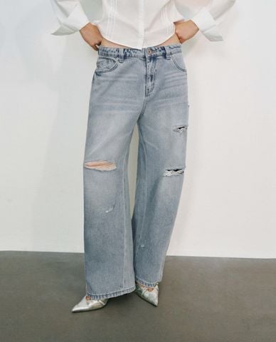  URBAN REVIVO - Quần jeans nữ ống rộng wash bạc rách gối 