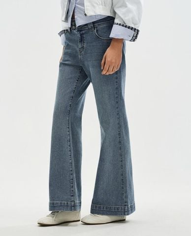  URBAN REVIVO - Quần jeans nữ ống loe wash bạc 