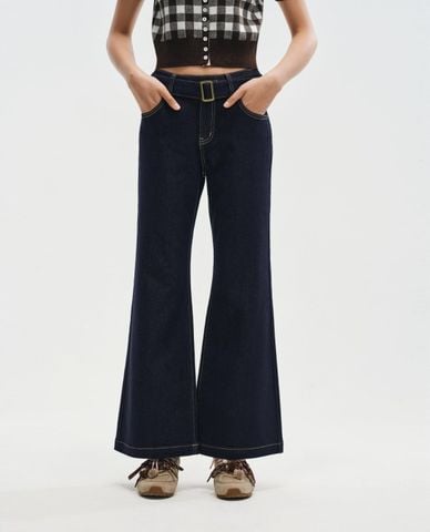  URBAN REVIVO - Quần jeans nữ ống loe kèm thắt lưng bản lớn 