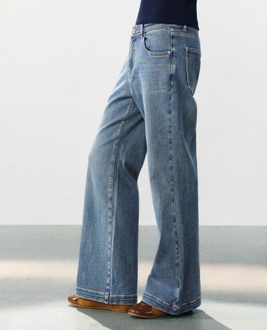  URBAN REVIVO - Quần jeans nữ ống loe wash bạc 