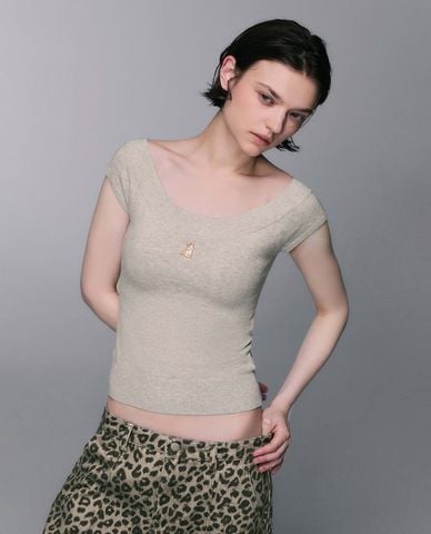  URBAN REVIVO - Áo dệt kim nữ tay ngắn thêu họa tiết 