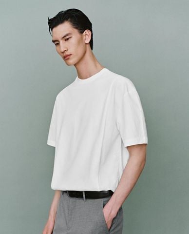  URBAN REVIVO - Áo thun nam cổ tròn tay ngắn phom suông 