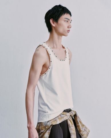  URBAN REVIVO - Áo ba lỗ nam cổ tròn viền đính hạt 