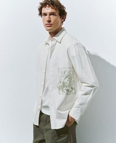  URBAN REVIVO - Áo sơ mi nam cổ bẻ tay dài Printed 