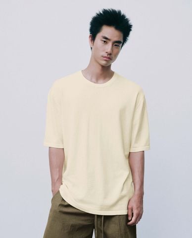  URBAN REVIVO - Áo thun nam cổ tròn tay ngắn phom suông 