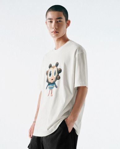  URBAN REVIVO - Áo thun nam cổ tròn tay ngắn in họa tiết 