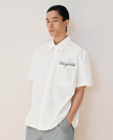  URBAN REVIVO - Áo sơ mi nam cổ bẻ tay ngắn túi hộp 