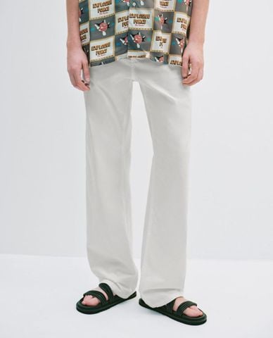  URBAN REVIVO - Quần jeans nam ống đứng cổ điển 
