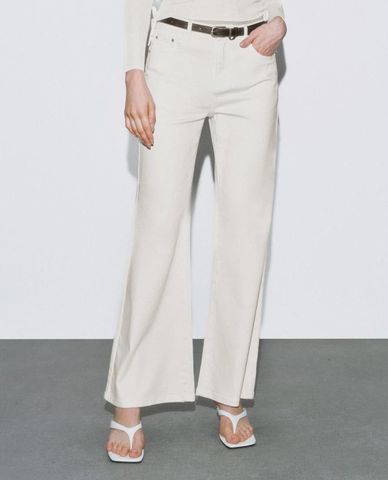  URBAN REVIVO - Quần jeans nữ ống loe thanh lịch 