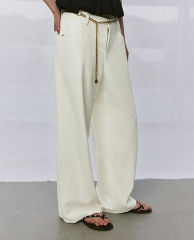  URBAN REVIVO - Quần jeans nữ ống rộng phối xích kim loại 