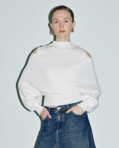  URBAN REVIVO - Áo dệt kim nữ tay dài phom ôm Cold Shoulder 
