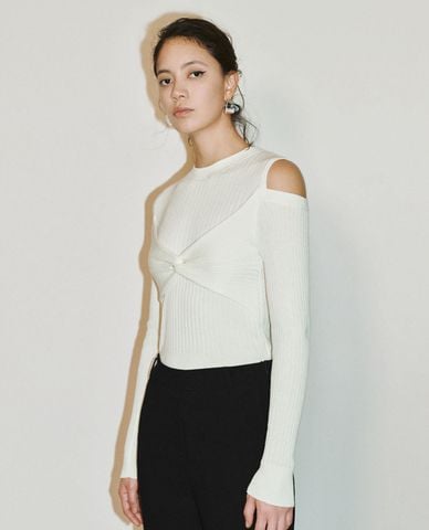  URBAN REVIVO - Áo dệt kim nữ cổ tròn tay dài hở vai 