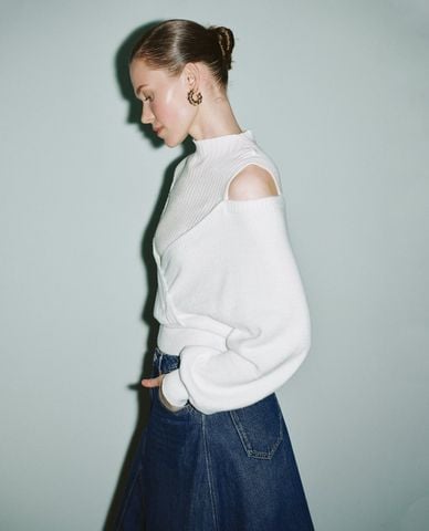  URBAN REVIVO - Áo dệt kim nữ cổ tròn tay dài phối layer 