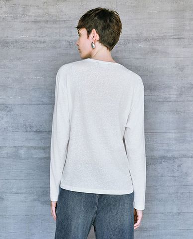  URBAN REVIVO - Áo thun nữ cổ tròn tay dài Letter Embossed 