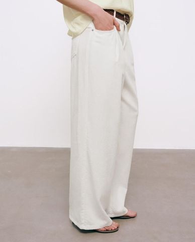  URBAN REVIVO - Quần jeans nữ ống rộng phối thắt lưng 