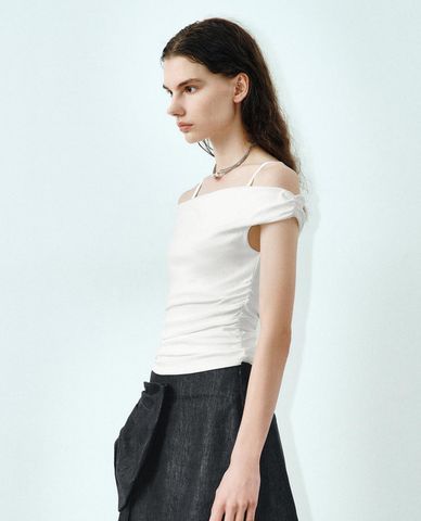  URBAN REVIVO - Áo trễ vai nữ tay ngắn nhún eo 