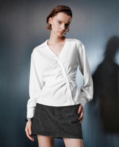  URBAN REVIVO - Áo sơ mi nữ cổ V tay dài xoắn eo 