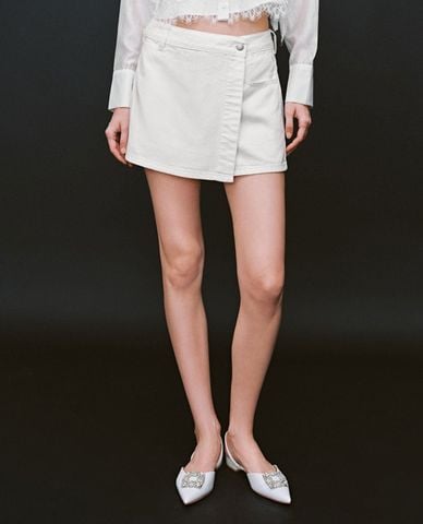  URBAN REVIVO - Quần short giả váy nữ đắp chéo 