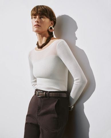  URBAN REVIVO - Áo dệt kim nữ cổ thuyền tay dài phom ôm 