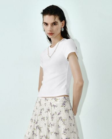  URBAN REVIVO - Áo croptop nữ tay ngắn đính ngọc trai 
