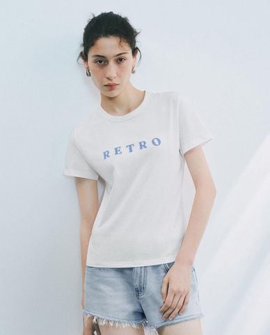  URBAN REVIVO - Áo thun nữ cổ tròn tay ngắn in chữ 