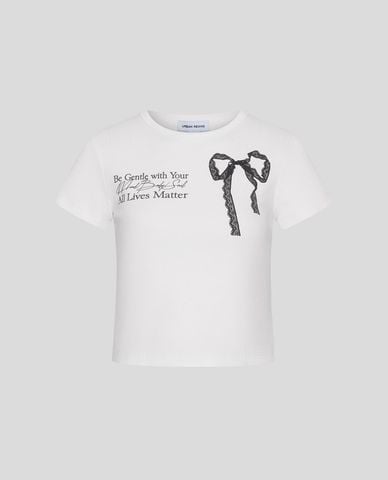  URBAN REVIVO - Áo thun nữ cổ tròn tay ngắn in họa tiết 