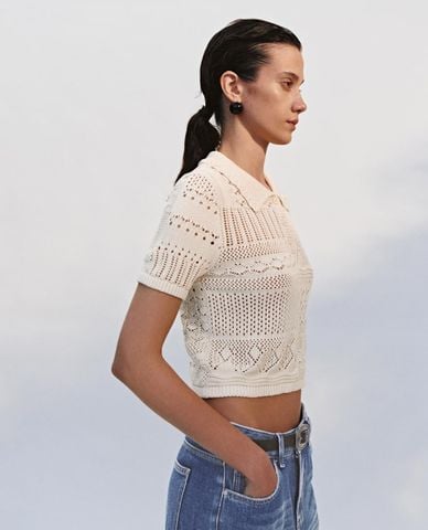  URBAN REVIVO - Áo dệt kim nữ cổ bẻ tay ngắn họa tiết đục lỗ 