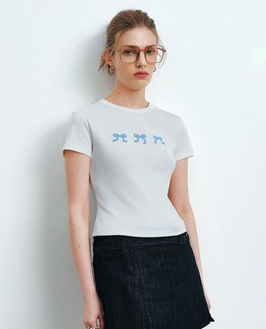  URBAN REVIVO - Áo croptop nữ cổ tròn tay ngắn Printed 