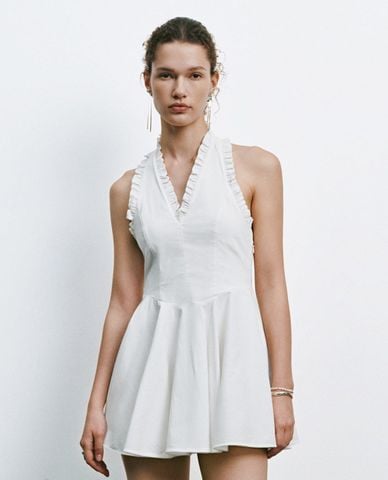  URBAN REVIVO - Đầm sát nách mini cổ yếm Ruffle 