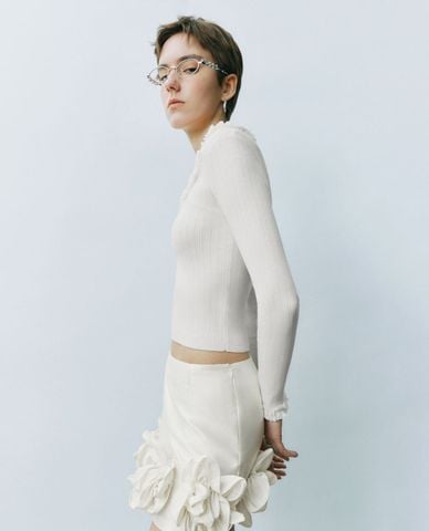  URBAN REVIVO - Áo dệt kim nữ cổ bèo tay dài phom ôm 